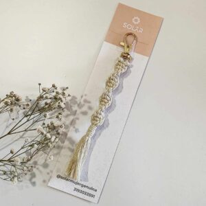 llavero bohemio en macrame