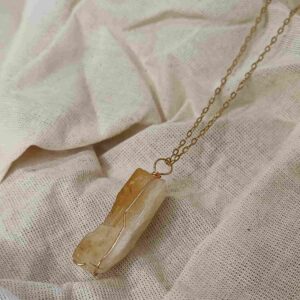collar en piedra citrino