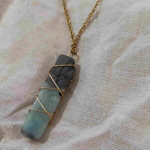 collar en piedra natural fluorita