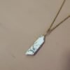 collar de piedra howlita