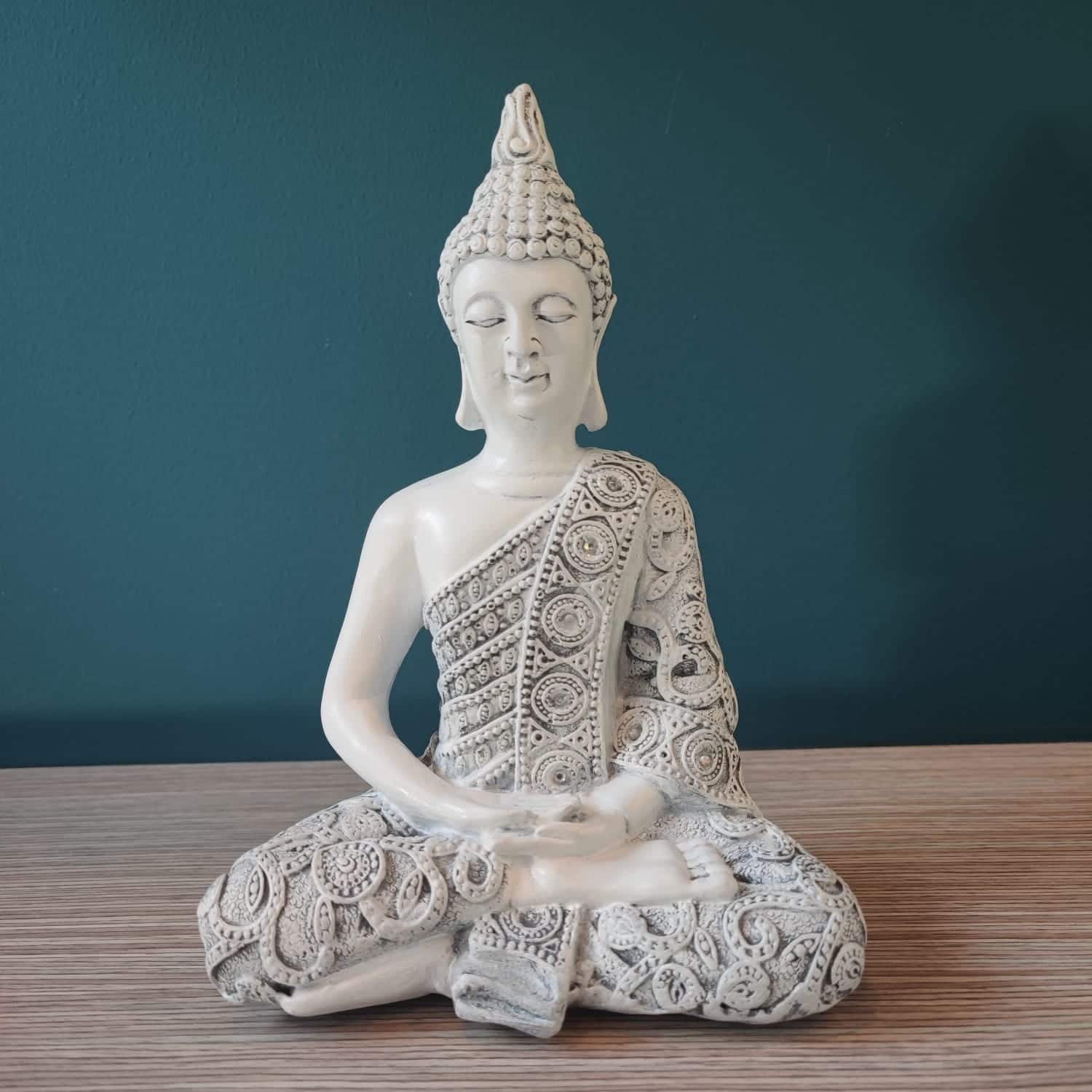 buda mediano blanco
