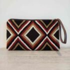 Cartera de rombos tejida a mano